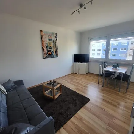 Liebevoll Eingerichtete 2-zimmer Mit Badewanne In * שוורין