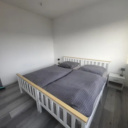 Liebevoll Eingerichtete 2-zimmer Mit Badewanne In דירה שוורין